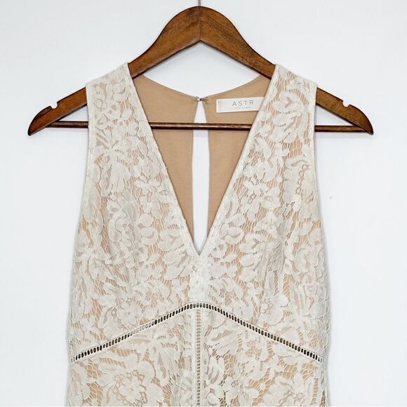 ASTR The Label Caroline Lace V-Neck Mini Dress Ivory  Size Medium - Picture 6 of 13